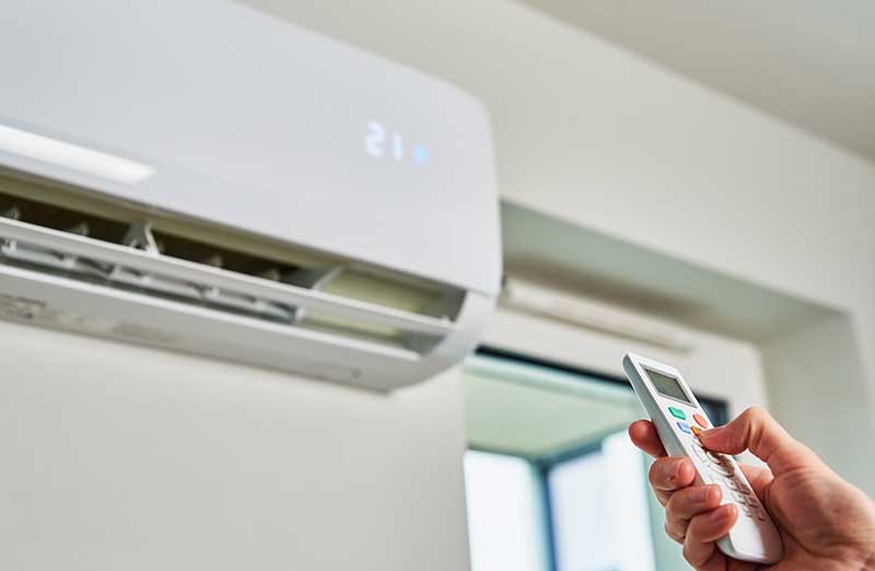 switched-on-london-air-conditioning-unit-with-remote-control